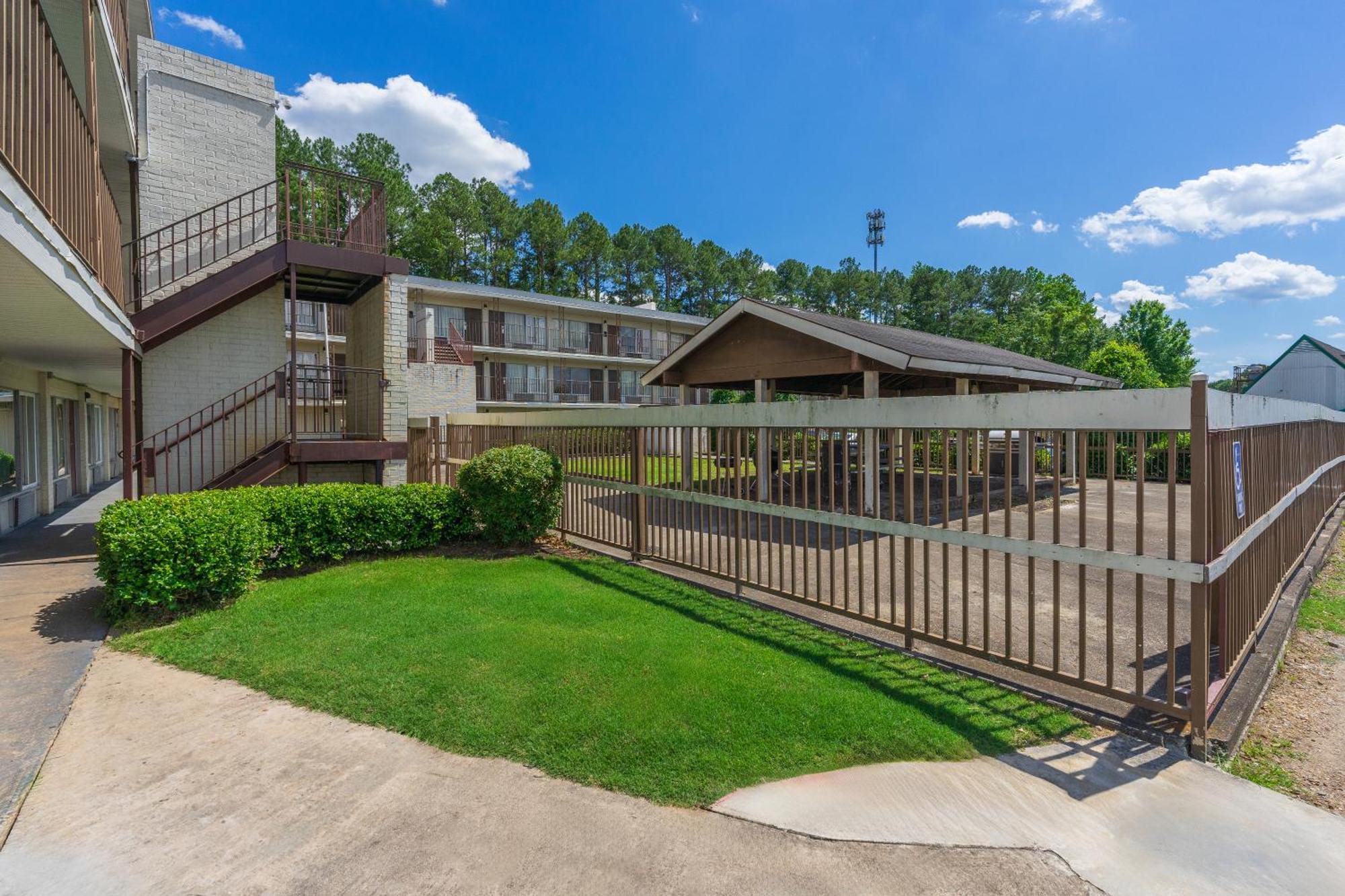 Budgetel Inn And Suites Lodge West Exterior foto