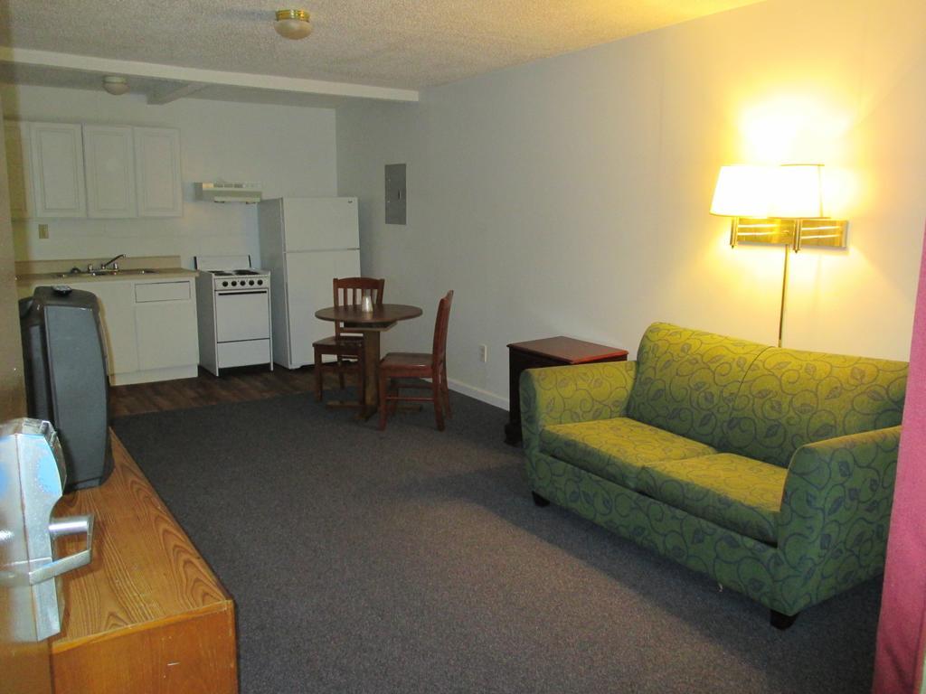 Budgetel Inn And Suites Lodge West Habitación foto