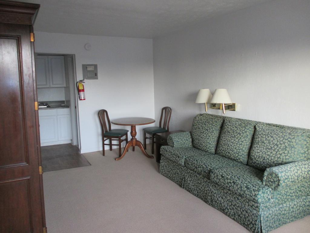 Budgetel Inn And Suites Lodge West Habitación foto