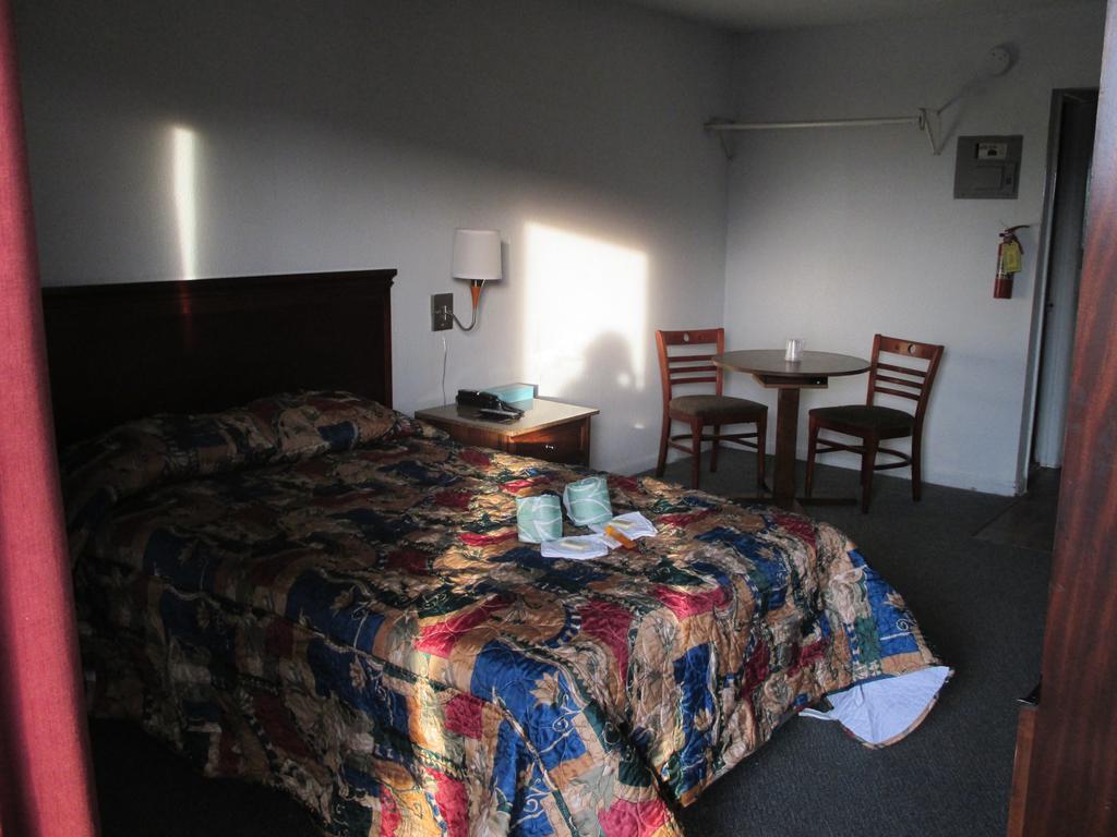 Budgetel Inn And Suites Lodge West Habitación foto