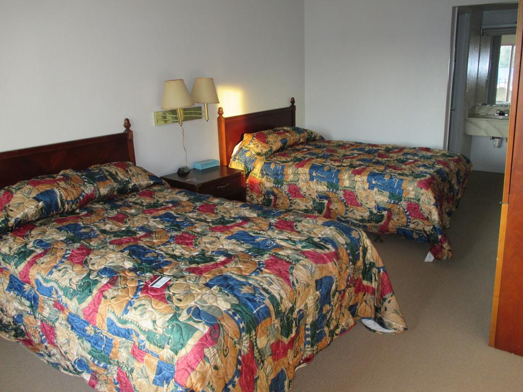 Budgetel Inn And Suites Lodge West Habitación foto