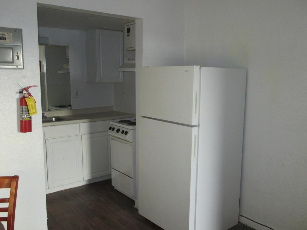 Budgetel Inn And Suites Lodge West Habitación foto