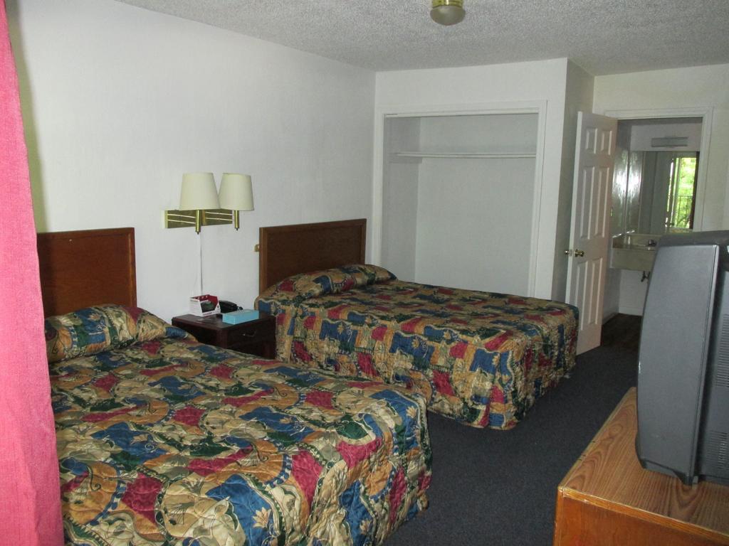 Budgetel Inn And Suites Lodge West Habitación foto